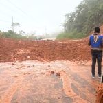 Deslizamiento de tierra en la Panamericana E10, en el tramo Ibarra – Lita, provocan cierre total de vía