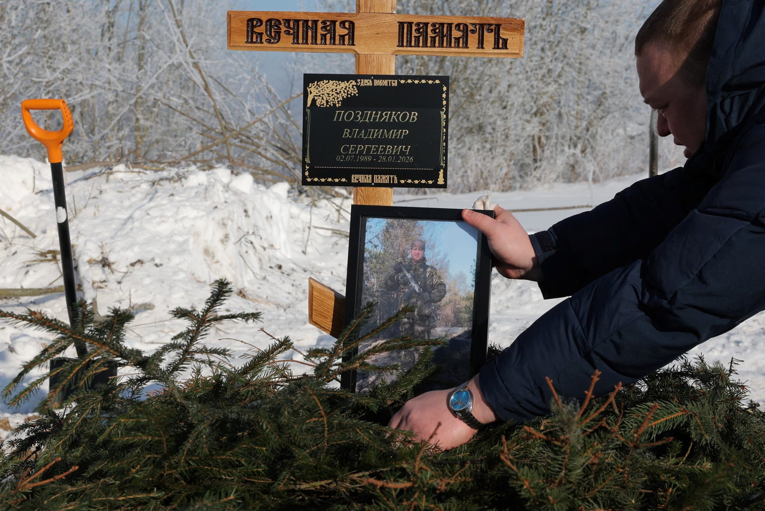 Funeral de un soldado ruso caído en la guerra, en la región de Leningrado (REUTERS/Anton Vaganov)