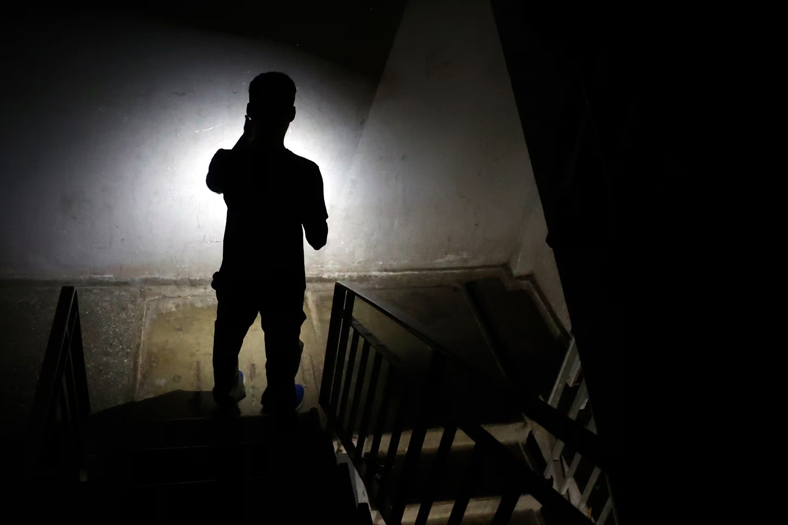 Más de la mitad de la isla volverá a sufrir apagones este sábado (EFE/ Ernesto Mastrascusa)
