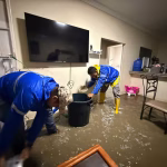 Intensas lluvias provocan inundaciones y apagones en Manta y Portoviejo