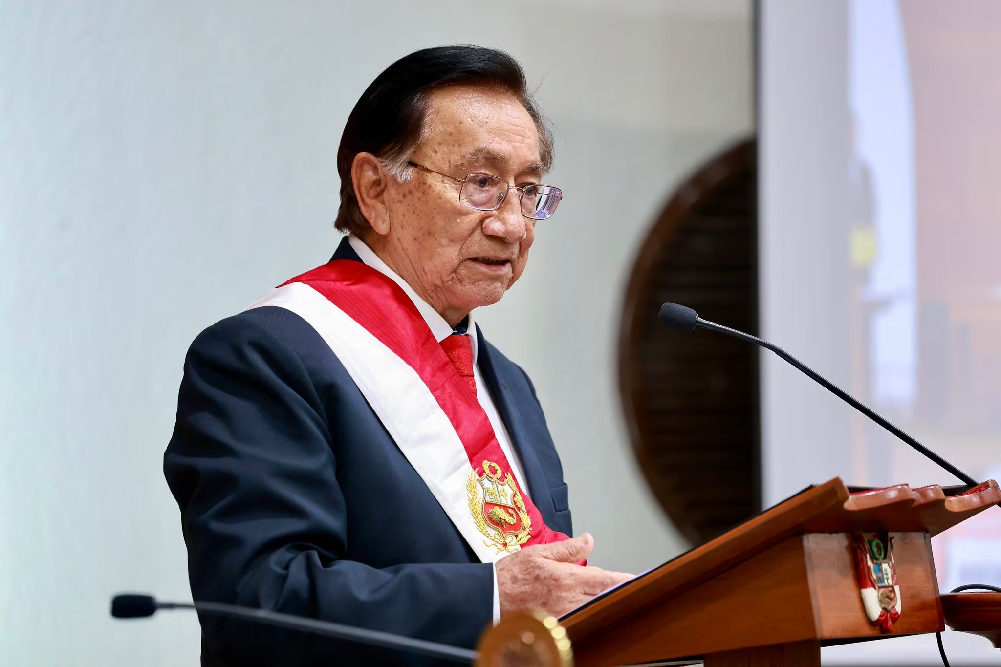 José María Balcázar, el nuevo presidente de Perú, pronuncia un discurso tras juramentar su cargo en el Congreso de la República, destacando el inicio de su mandato. (Flickr / Congreso de la República)