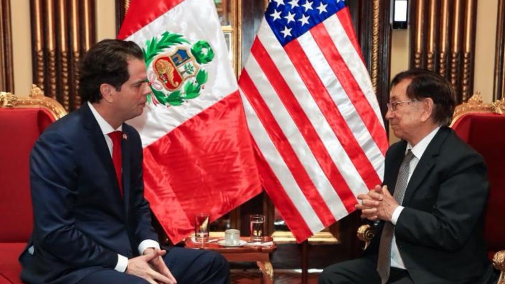 El presidente José María Balcázar sostuvo su primer encuentro oficial con el embajador estadounidense, abordando temas de cooperación y estabilidad regional en Palacio de Gobierno. - Presidencia de la República