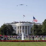 Trump impone arancel del 10% global tras fallo de la Corte Suprema