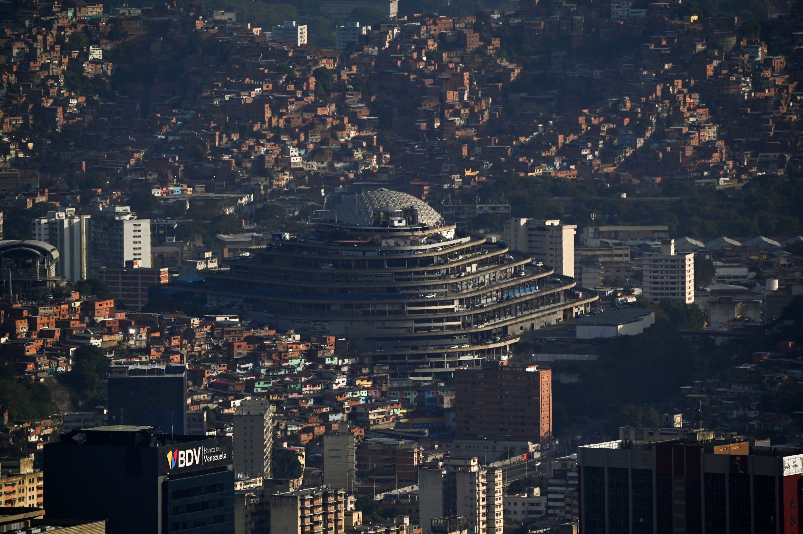 Vista del Helicoide, la cárcel más atroz del régimen chavista que ahora buscan desmantelar (REUTERS/Maxwell Briceno)