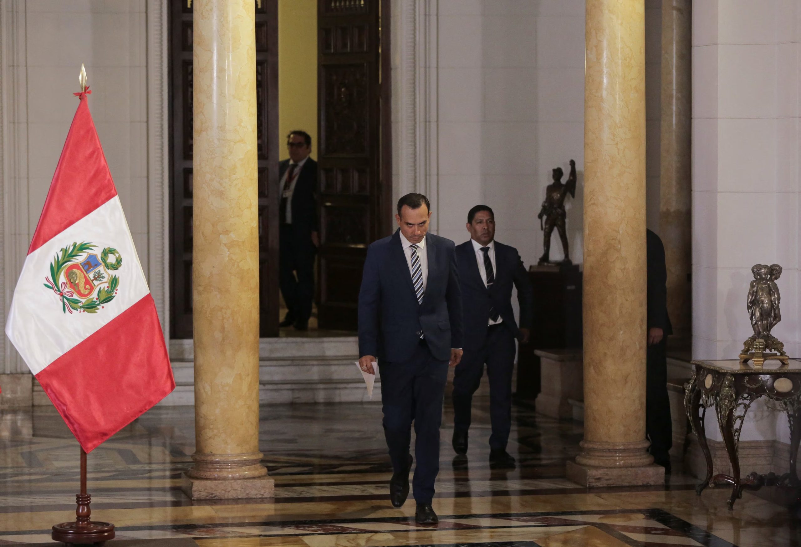 La demanda de mecanismos fiduciarios en Perú sigue en aumento tras la censura de José Jerí, presidente del Congreso y presidenta interina. REUTERS/Gerardo Marin