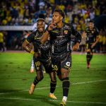 Barcelona festejó en la Noche del City tras una remontada con sello de Johan García