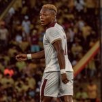 ¡REFUERZO CONFIRMADO PARA EL BOMBILLO! Ariel Mina ya está en Guayaquil y se suma a Emelec