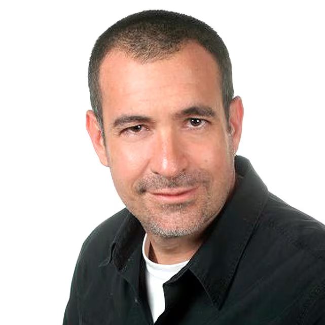 Mauricio Meschoulam es doctor en Políticas Públicas y Administración, con especialización en terrorismo, mediación y paz, por la Walden University. Desde 1993 es profesor de las relaciones internacionales en la Universidad Iberoamericana, la Universidad Nacional Autónoma de México y el Instituto Tecnológico Autónomo de México.
Sus áreas de investigación se relacionan con la geopolítica, el terrorismo y la construcción de la paz. Entre sus publicaciones más recientes se encuentran: La guerra en Siria: Siete años de análisis (2018) e ISIS o Estado Islámico: Entender su guerra para buscar la paz (2017). Ha fungido como director del Centro de Investigación para la Paz México