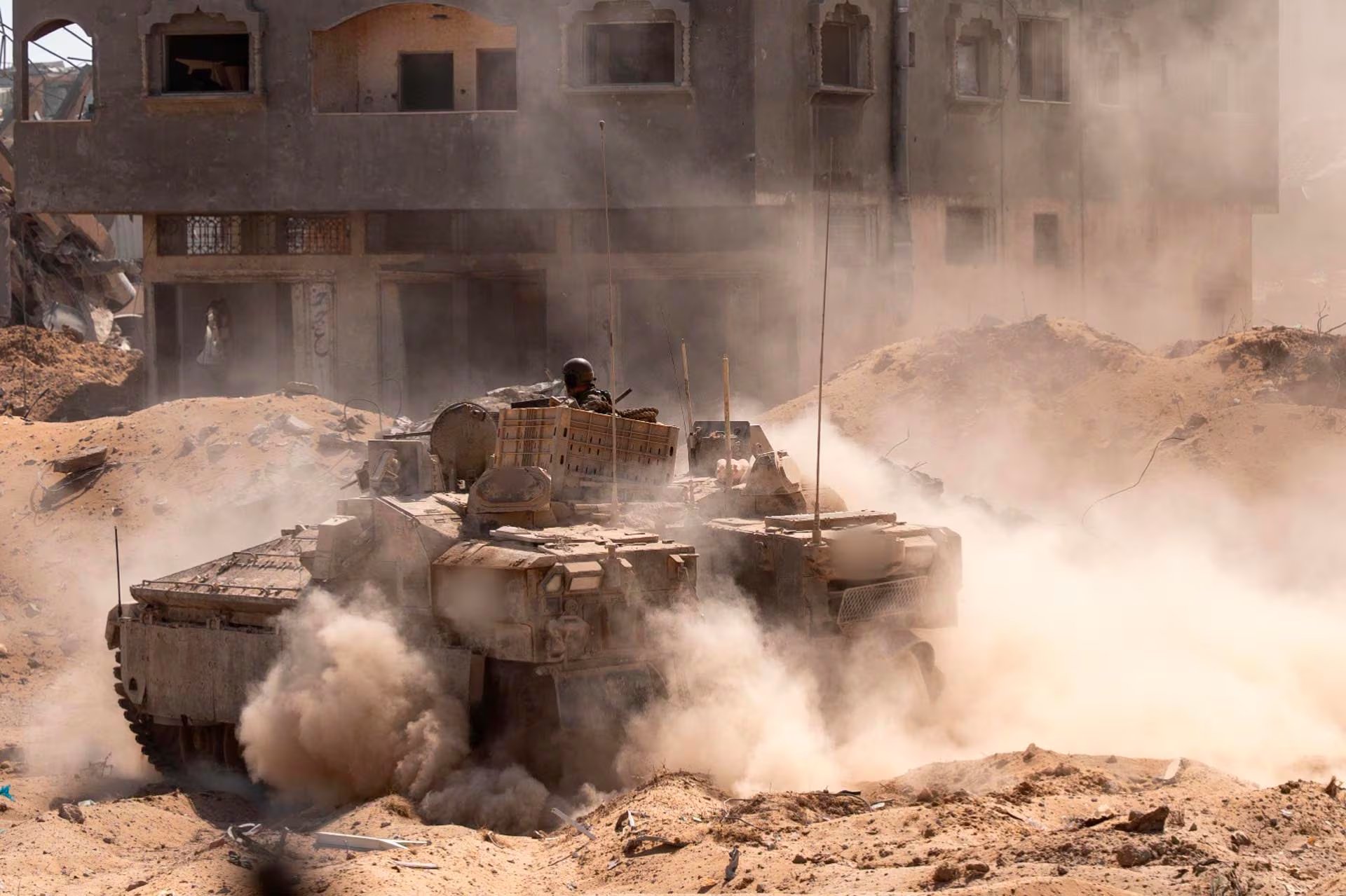 Las fuerzas militares de Israel señalaron que la aparición de armamento en instalaciones terroristas representa una infracción a los pactos de cese de hostilidades