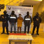 Mujer extranjera es detenida con 160 explosivos en una vivienda de Guayaquil