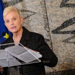 Cindy McCain renuncia a la dirección del PMA por motivos de salud