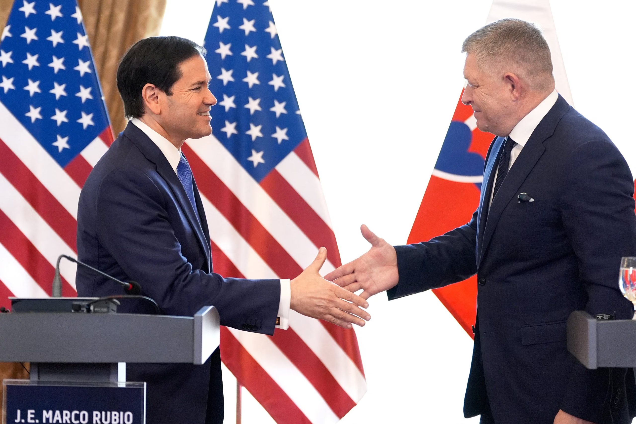 Rubio se reunió con el primer ministro eslovaco Robert Fico en Bratislava (Alex Brandon/Pool via REUTERS)