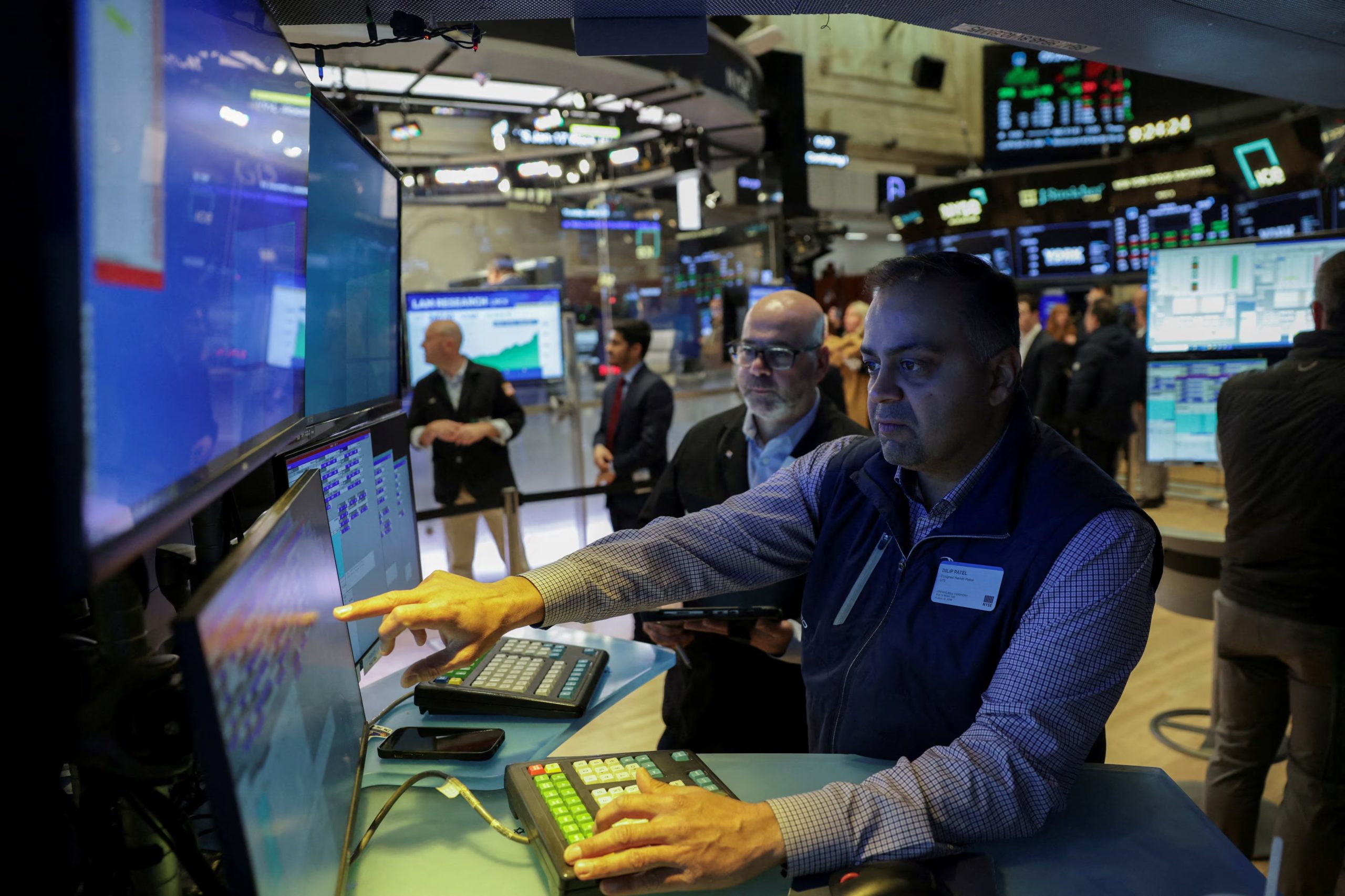 La publicación de balances y los datos de inflación definen el ánimo de los inversores en un contexto de alta incertidumbre (Reuters)