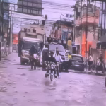 Barrios de Milagro siguen bajo el agua por fuertes lluvias