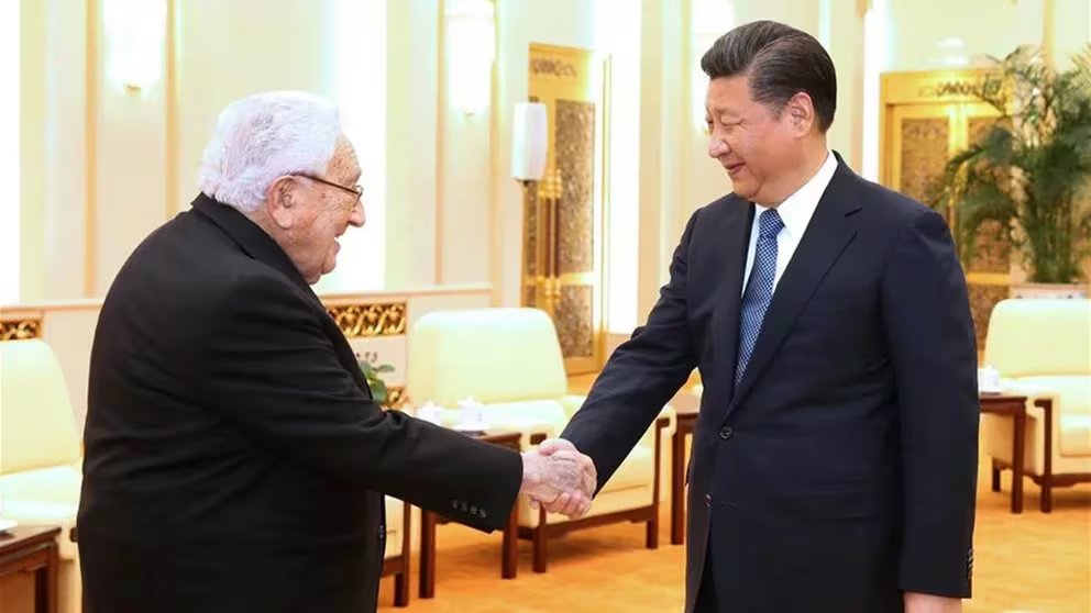 Henry Kissinger, durante una reunión con el líder chino, Xi Jinping