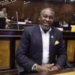 Asambleísta Roberto Cuero es suspendido por 30 días sin sueldo por incidente con Sergio Peña