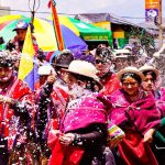 Un mosaico de cultura y algarabía marca el inicio del carnaval en Riobamba y Santo Domingo
