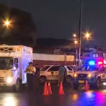 Cuerpo de mujer lanzado desde un carro en el sur de Guayaquil