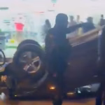 Carro se volcó tras persecución policial en Sauces 6: dos detenidos y un arma de fuego decomisada