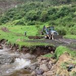 Azuay: Maquinaria abre paso para rescatar del aislamiento a comunidad afectada