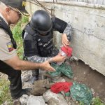 Tres armas encontradas debajo de inmueble en el cerro de las Cabras: dos detenidos