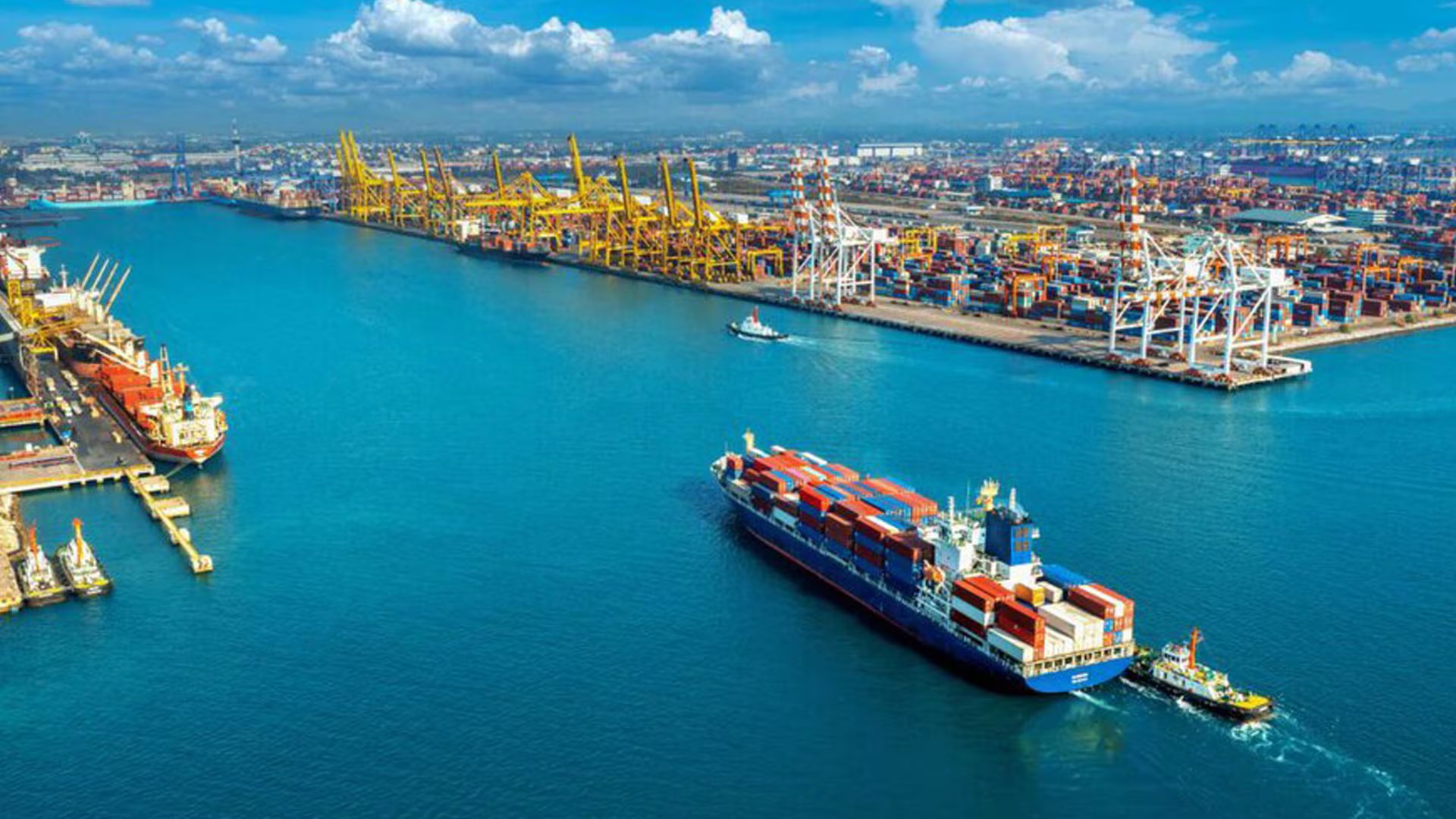 En el corto plazo, la decisión del gigante logístico chino COSCO de dejar de operar en el puerto panameño de Balboa, sumada a la instrucción de Pekín a sus empresas de suspender inversiones en Panamá, reducirá su presencia en el país