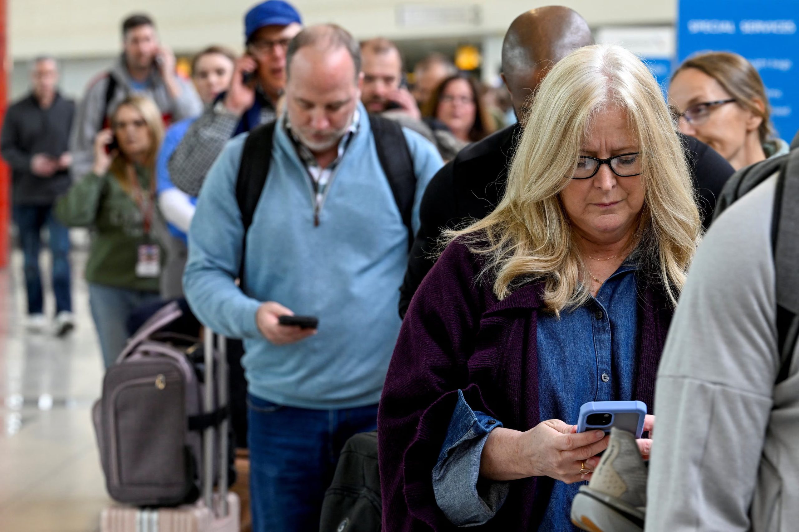 El pago inmediato a más de 61.000 empleados de la TSA permitirá normalizar los controles de seguridad en un plazo de dos días a dos semanas. REUTERS/Daniel Heuer