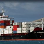 Irán endurece control en Ormuz: cuatro buques salen por ruta costera