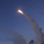 EEUU hunde 65 buques de Irán y golpea 6.000 objetivos estratégicos