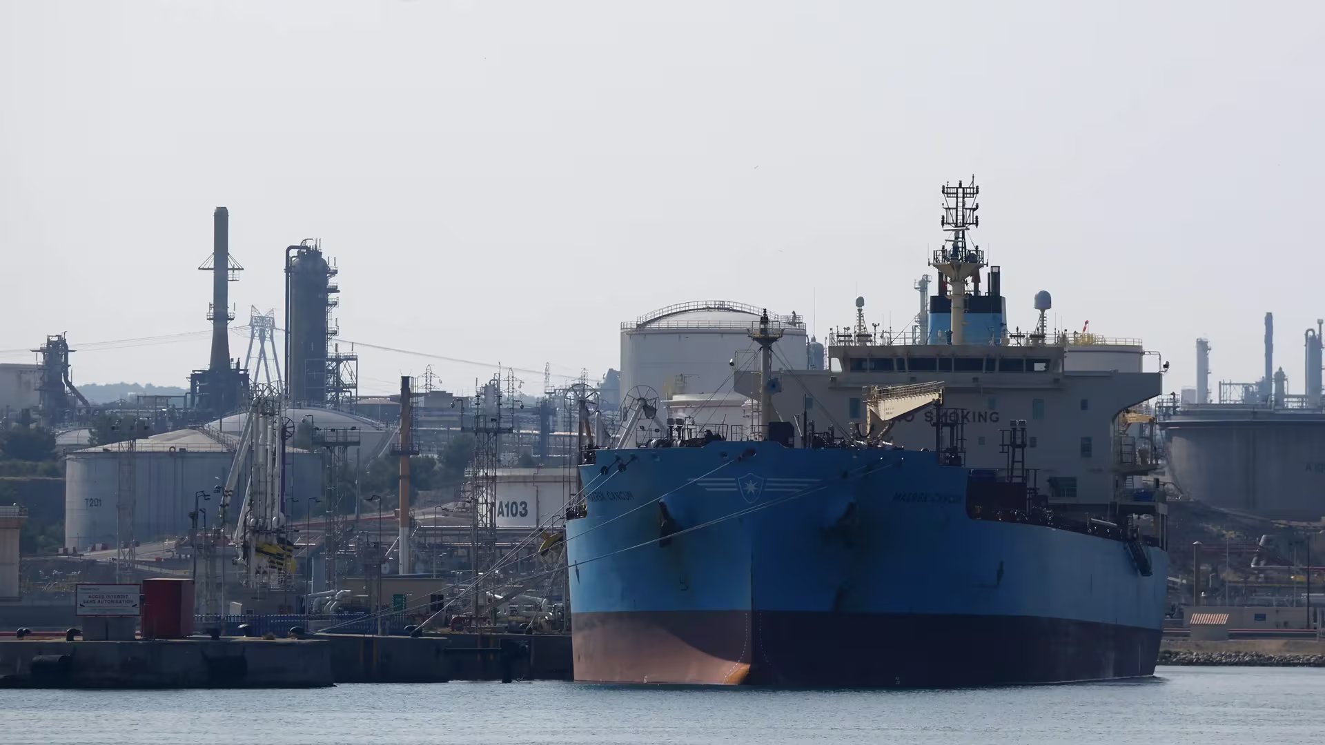 Mientras el precio del crudo Brent trepó de los 70 a los 100 dólares en el primer mes del conflicto, el riesgo de un desabastecimiento de gas se asoma a las economías asiáticas, que absorben más del 80 % de los embarques de gas natural licuado (GNL) que parten desde el golfo Pérsico