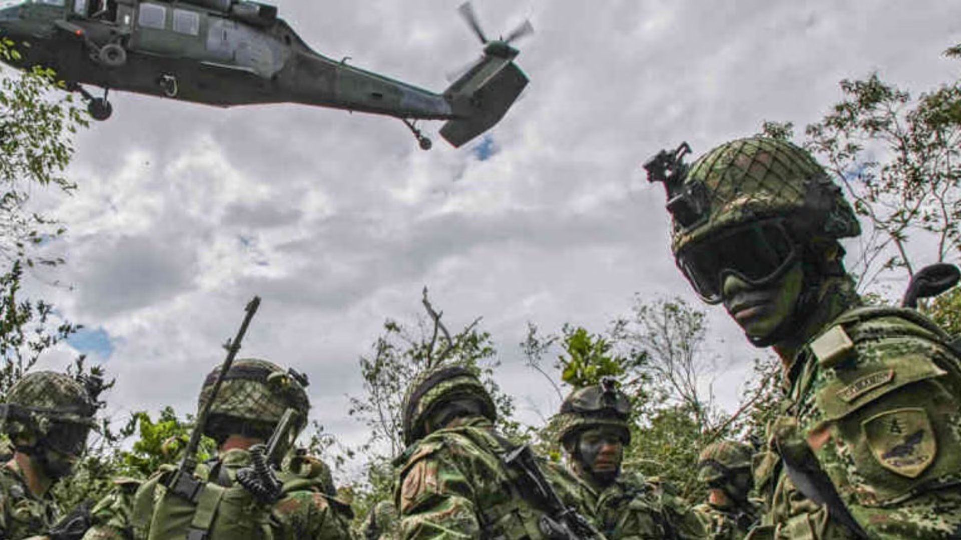 Imagen de referencia. El bombardeo ejecutado por el Ejército representa la primera ofensiva aérea contra esta organización armada durante el gobierno de Gustavo Petro - crédito Fuerzas Militares