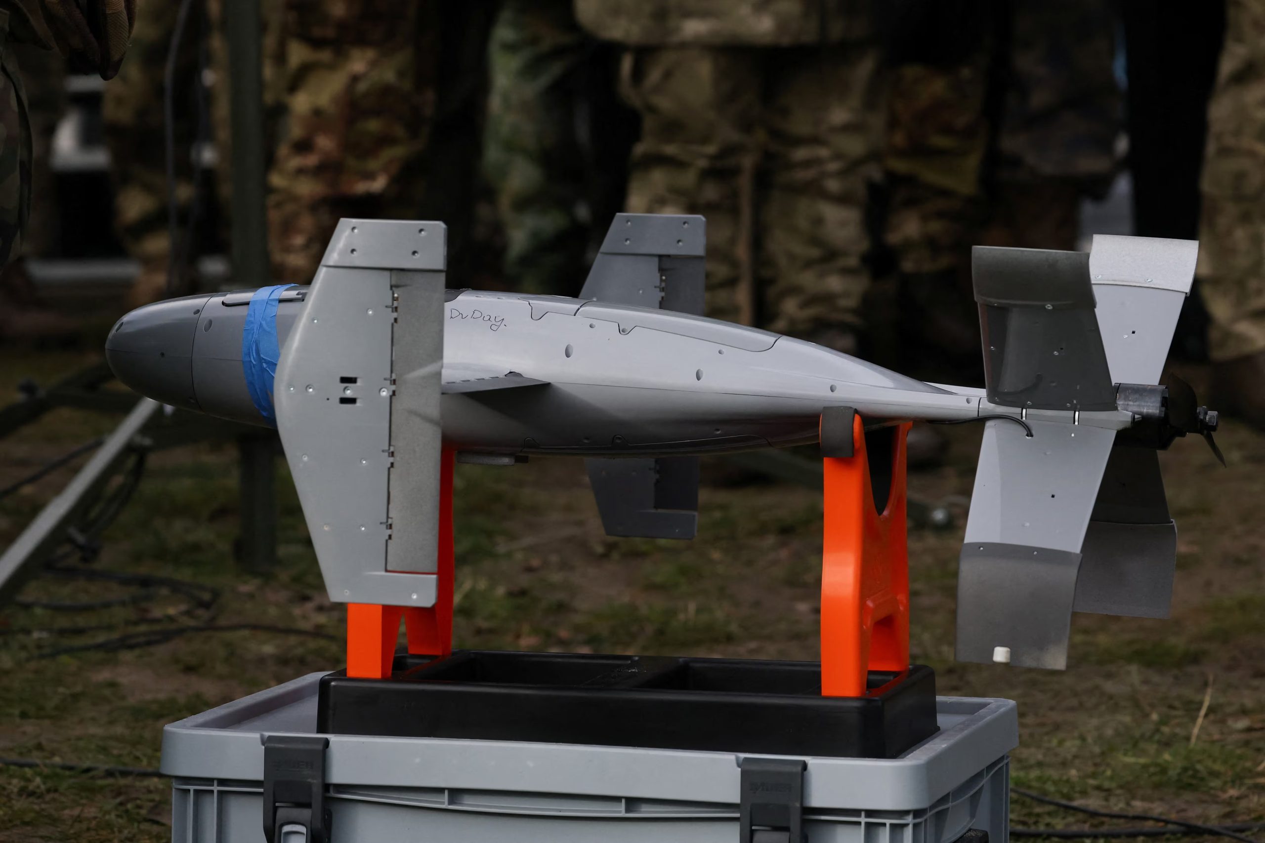 Un interceptor AS3, parte del sistema modular estadounidense de defensa antidrones con inteligencia artificial MEROPS, durante una presentación en un polígono en Nowa Deba, Polonia, el 18 de noviembre de 2025. REUTERS/Kacper Pempel