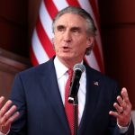 EE.UU. alista licencias mineras para Venezuela tras visita de Burgum