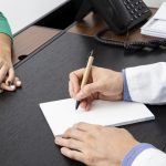 IESS paga USD 95 millones más a prestadores externos en febrero de 2026, incluyendo a centros de diálisis y oncológicos