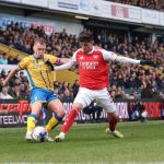 IMPARABLES – Arsenal con Hincapié superó (1-2) al Mansfield y clasifica a semifinales de la FA Cup