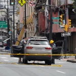 Retiran 19 vehículos del edificio Multicomercio en la primera jornada de labores con grúas