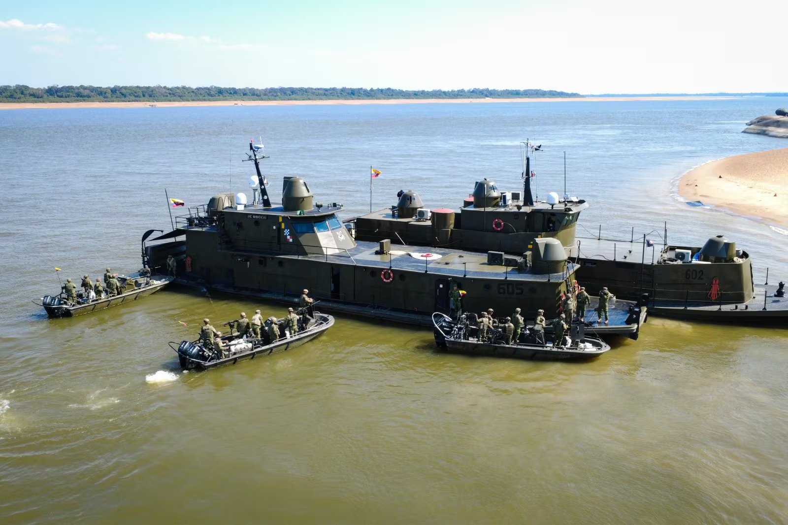 La explotación y tráfico ilegal de coltán impacta negativamente en la economía colombiana y en los ecosistemas de la frontera oriental - crédito prensa Armado de Colombia