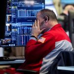 Caída de bonos y acciones argentinas por crisis en Medio Oriente