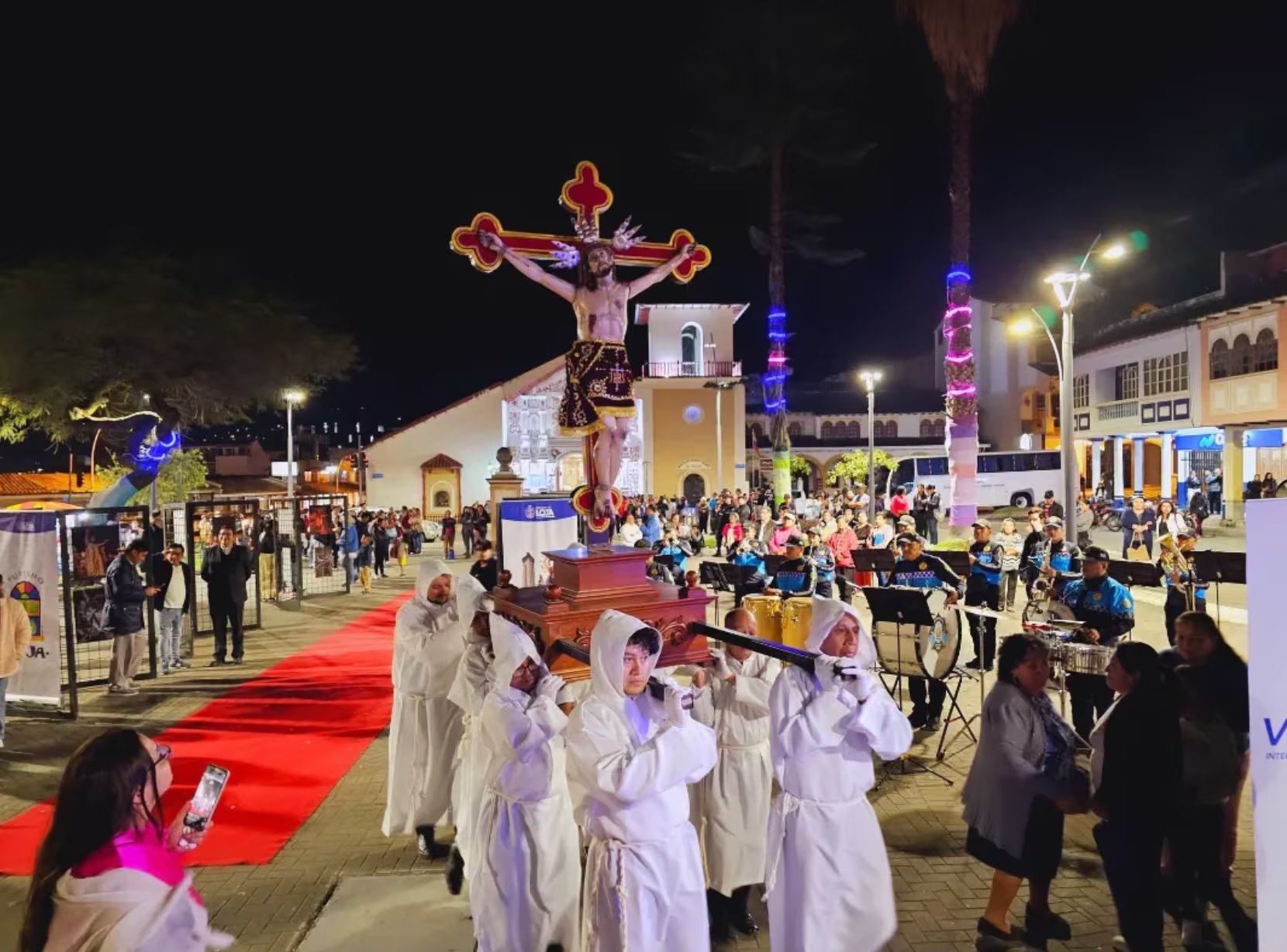 Miles de asistentes se congregan cada Viernes Santo en Loja para presenciar el viacrucis de El Valle, declarado patrimonio cultural inmaterial a nivel cantonal en 2026 (La Hora)