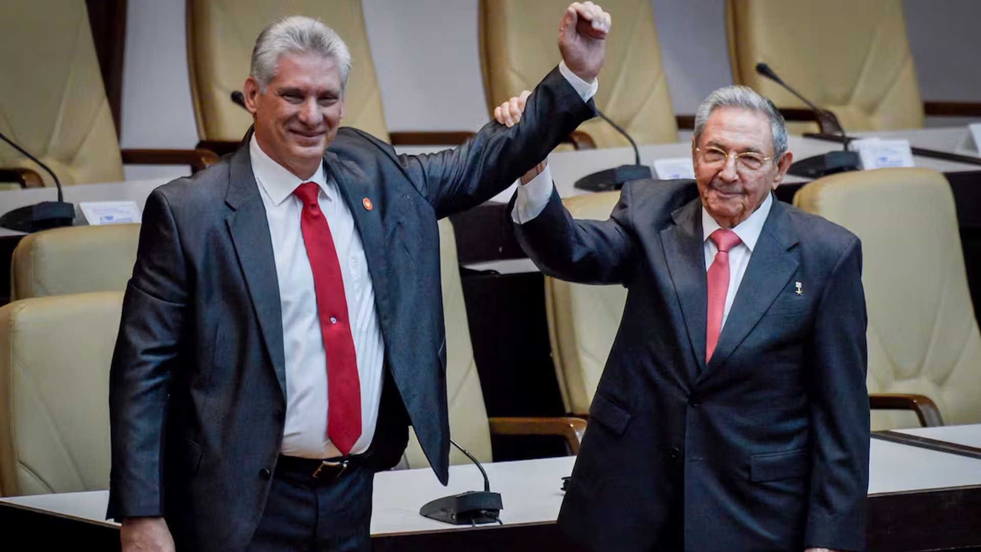 A la compleja situación interna, el régimen cubano enfrenta también la presión de Estados Unidos y en especial de Donald Trump, quien busca introducir un cambio total en la isla, propiciando la salida del presidente Miguel Díaz-Canel y alejar del poder a la familia Castro (Foto: archivo DEF)