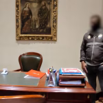 Allanamientos en despacho de la Alcaldía de Cuenca y dos domicilios: Fiscalía confirma apertura de investigación por presunto enriquecimiento ilícito