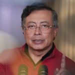 Petro acusa a banqueros de lucrar mientras colombianos pierden