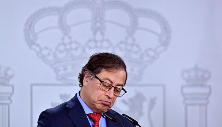 Gustavo Petro pidió al país reflexionar sobre la muerte de los jóvenes soldados en el avión de la FAC y el futuro del de la nación - crédito AFP