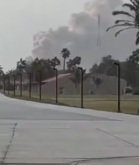 Un dron iraní atacó las instalaciones petroleras de Saudi Aramco en Ras Tanura, Arabia Saudita, provocando un incendio (FOTO: CAPTURA DE VIDEO REDES)