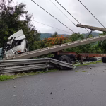Accidente de tráiler en vía Perimetral deja sin luz a Urdesa, Los Ceibos y vía a la costa