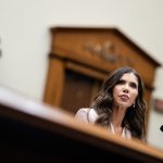 Trump remueve a Kristi Noem de Seguridad Nacional y nombra sucesor