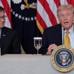 Trump amenaza industria petrolera de Irán y elogia nexo con Venezuela