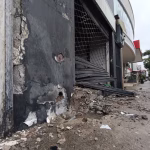 Fuerte explosión en la madrugada de este miércoles destruye local en Urdesa Central