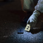 Dos hombres fueron asesinados dentro de un vehículo en una gasolinera de Durán