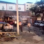 Siete vehículos quemados en un garaje de Manta